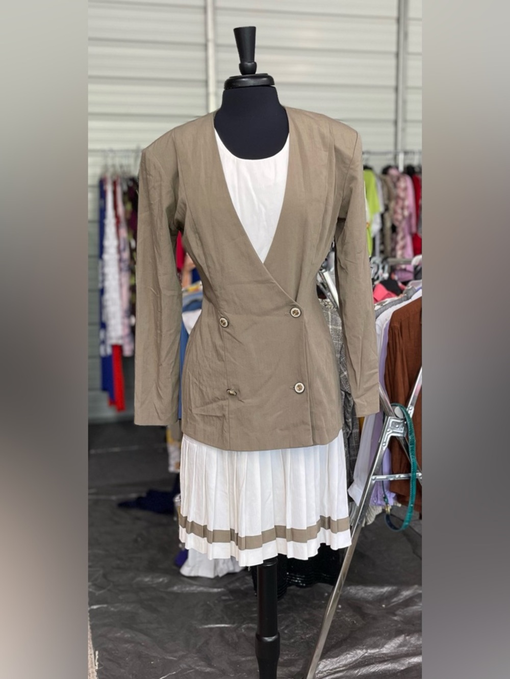 Vintage - Taupe Double-Breasted Women's Blazer Jacket w pleated Skirt
